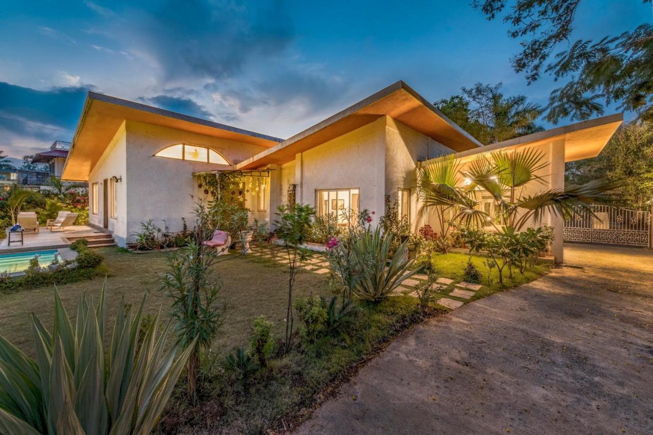 Saffronstays Roselle, Malavli - Pet-Friendly Pool Villa With Modern Interiors 로나발라 외부 사진